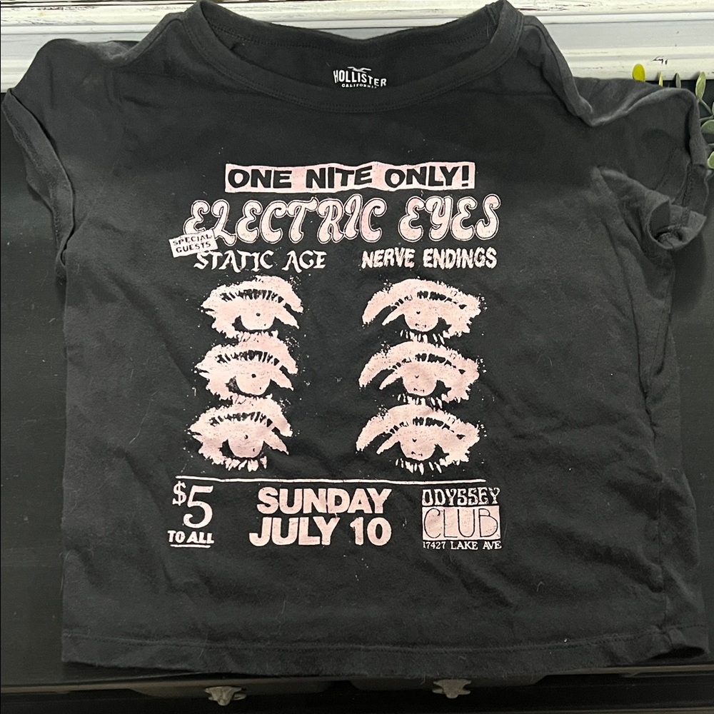 Hollister Black and Pink Graphic Tee